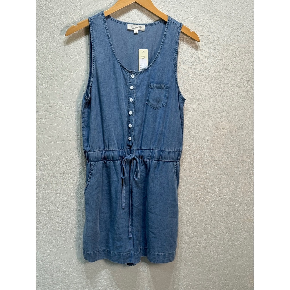 Doe and Rae‎ Blue Tencel Chambray Romper Button Front Sleeveless Medium NWT